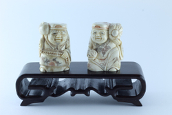 Сет нэцкэ Дайкоку и Эбису на подставке