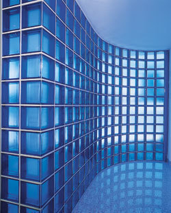 Угловой стеклоблок синий окрашенный изнутри Vitrablok   19x10x10x8 закругленный