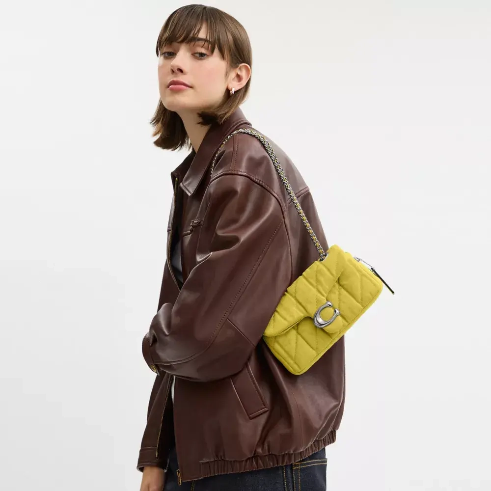 COACH СУМКА ЧЕРЕЗ ПЛЕЧО TABBY 20 С МЯГКОЙ ПОДКЛАДКОЙ, ЖЕЛТЫЙ