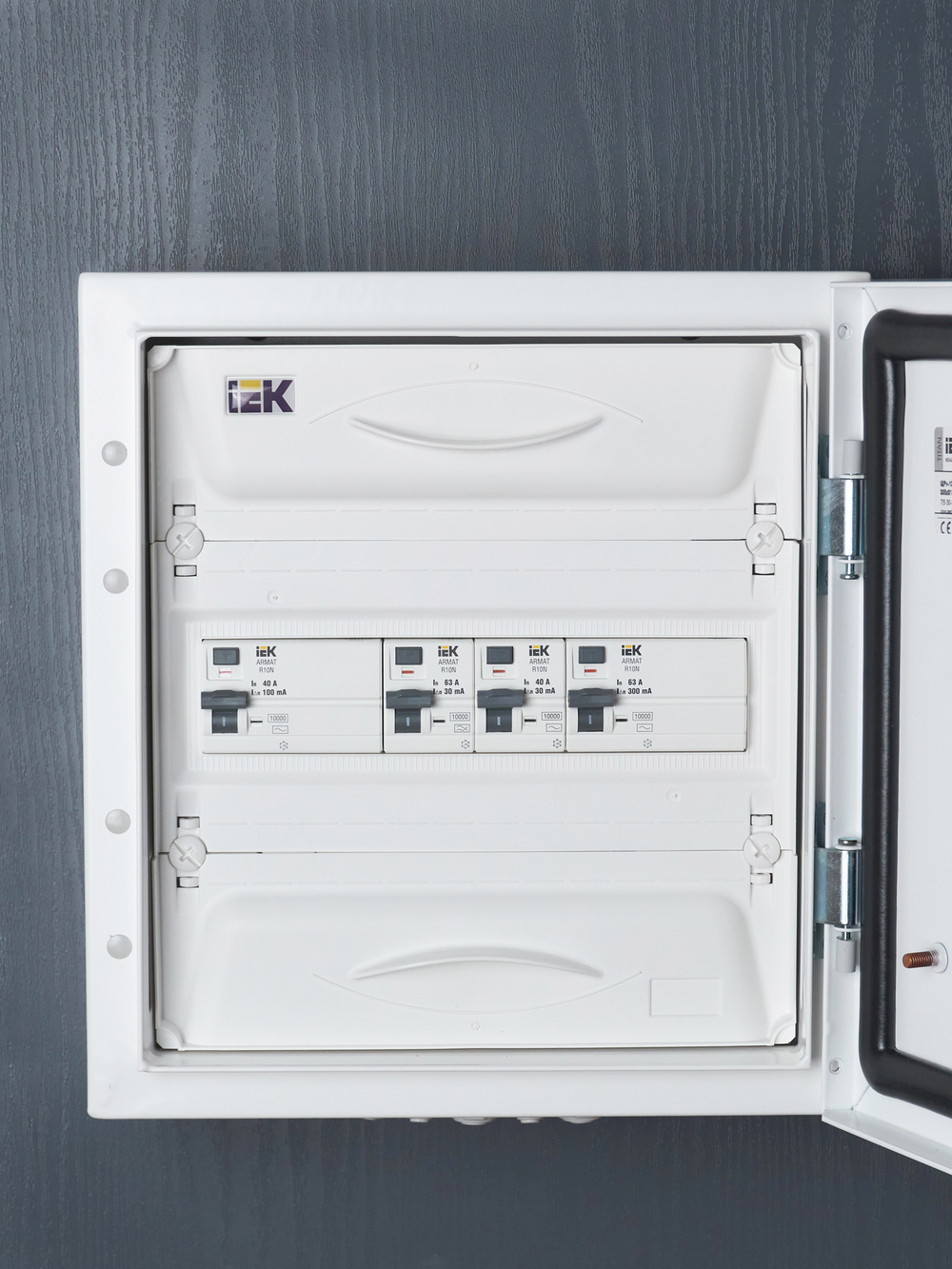 ARMAT Выключатель дифференциального тока R10N 2P 40А 30мА тип AC IEK