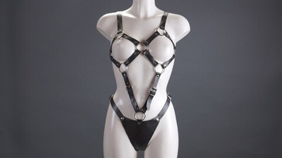 Кожаное боди в стиле БДСМ (Цвет: черный с серебряным)