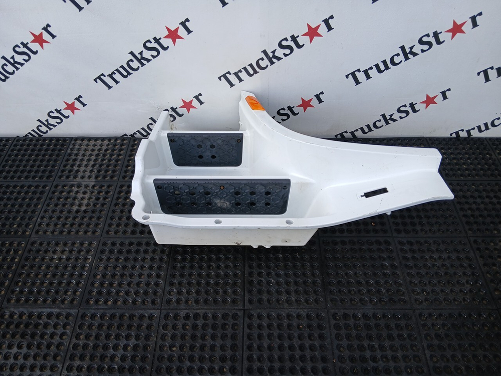 Корпус (дефект) подножек правый 2022г.