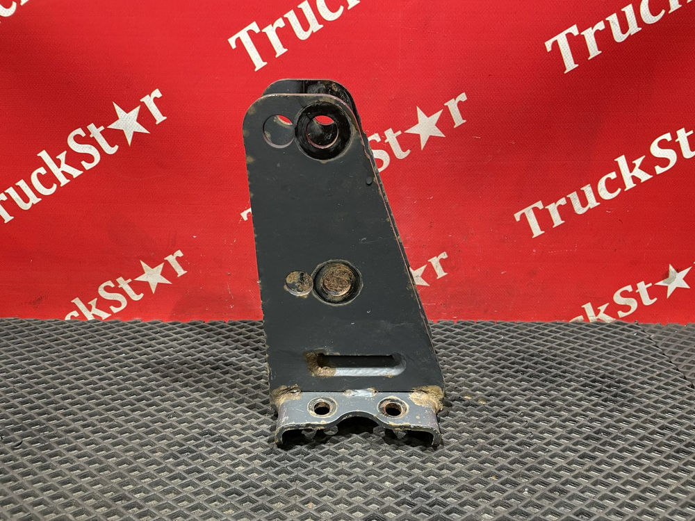 Кронштейн усилителя бампера левый 2018г.