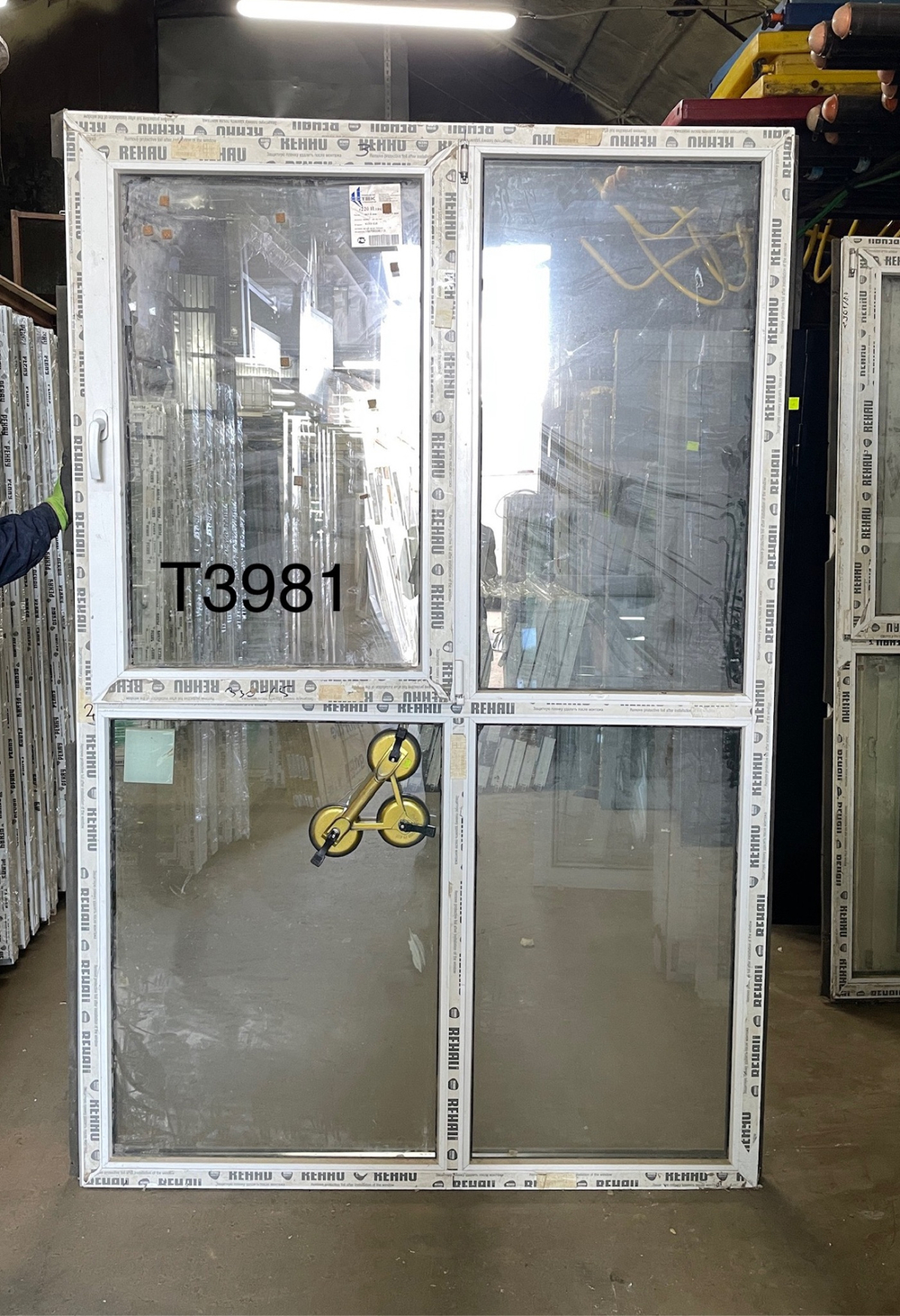 Окно Пластиковое Б/У 230(в) х 150(ш)