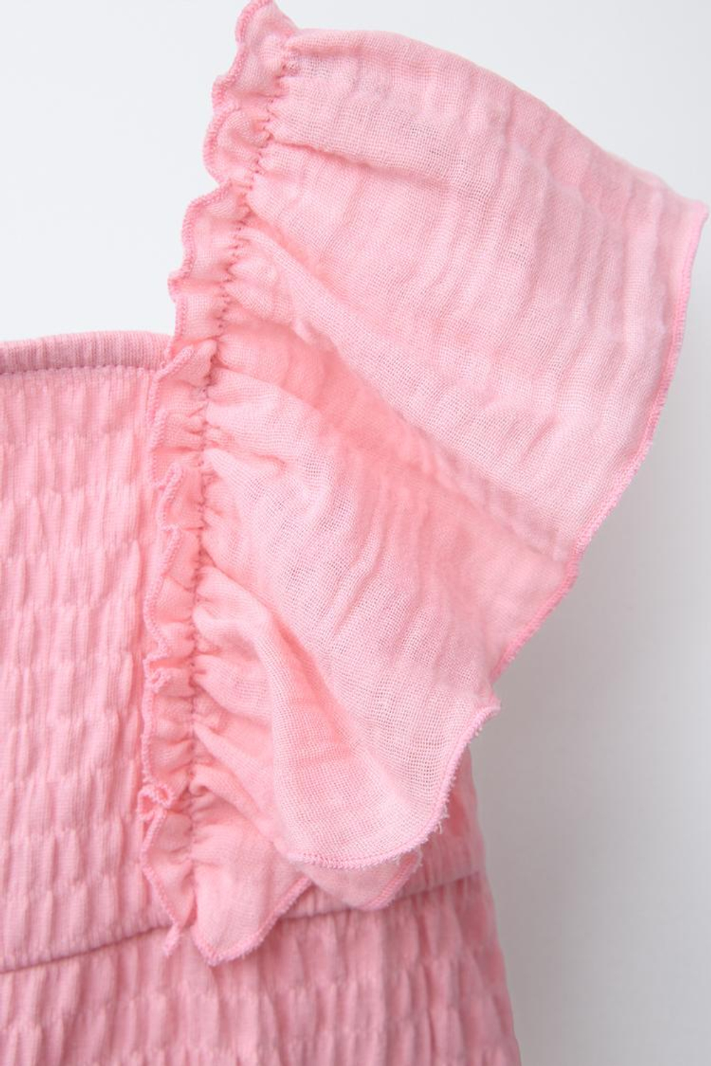 ZARA КОМБИНЕЗОН ИЗ РЕЛЬЕФНОЙ ТКАНИ С ВОЛАНАМИ, ПАСТЕЛЬНО-РОЗОВЫЙ