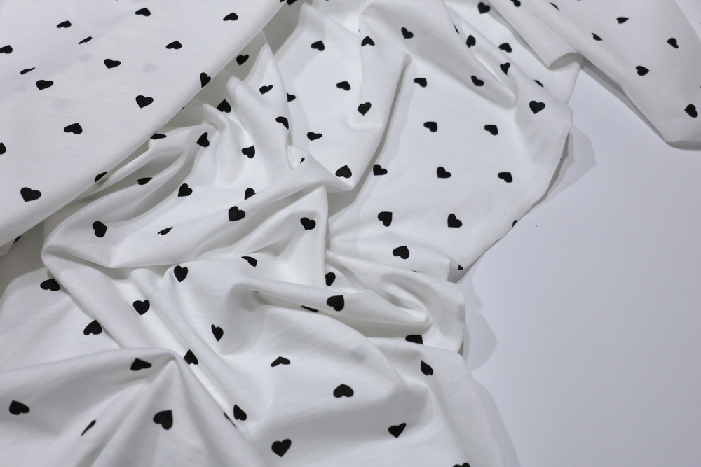 СЕРДЕЧКИ НА БЕЛОМ - Кулирка 100% х/б, компакт пенье (КРВ645 Елена)