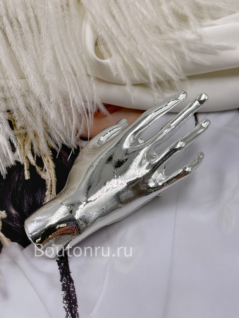 Брошь серебристая Скиапар. "Рука" скидка