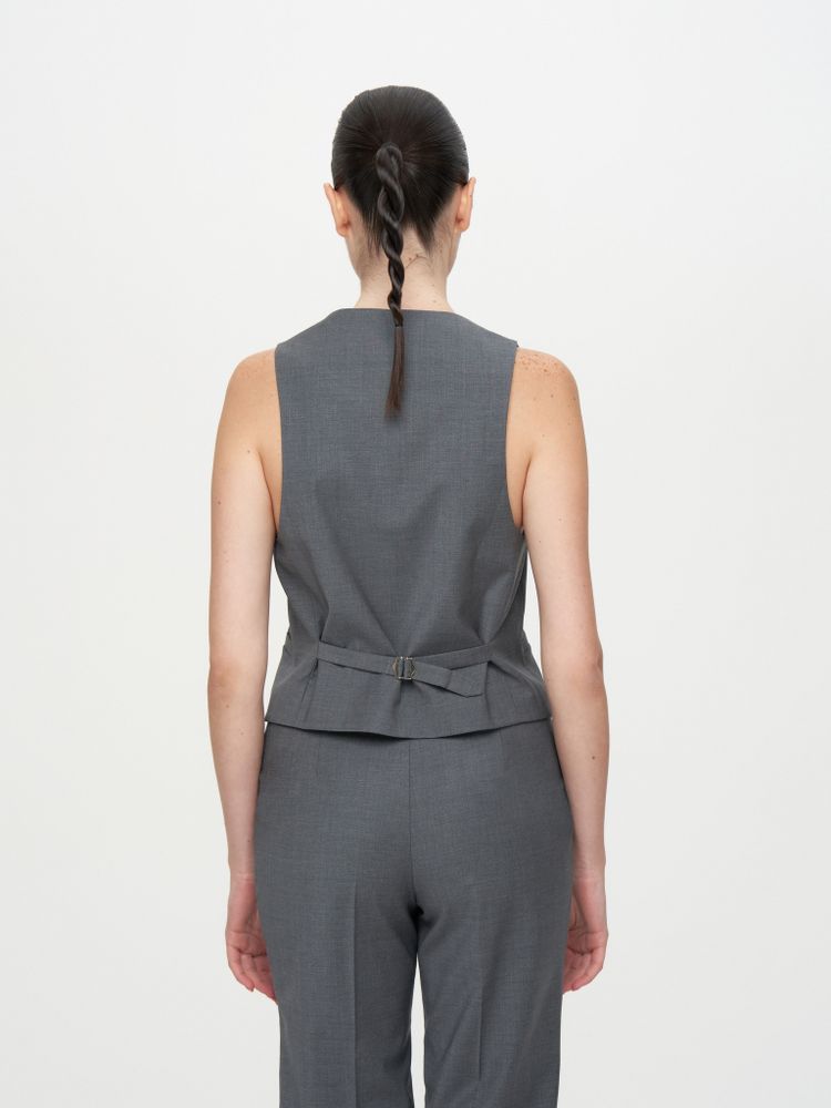 Жилет костюмный