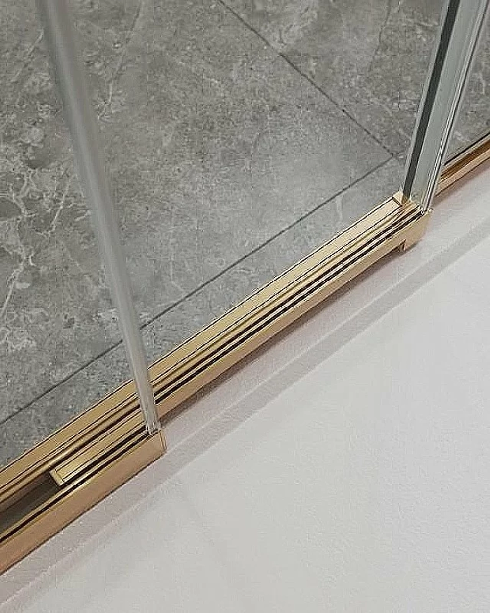 Душевой уголок Cezares Molveno 90x90 AF-31-90-C-BORO-IV стекло прозрачное/профиль золото брашированное