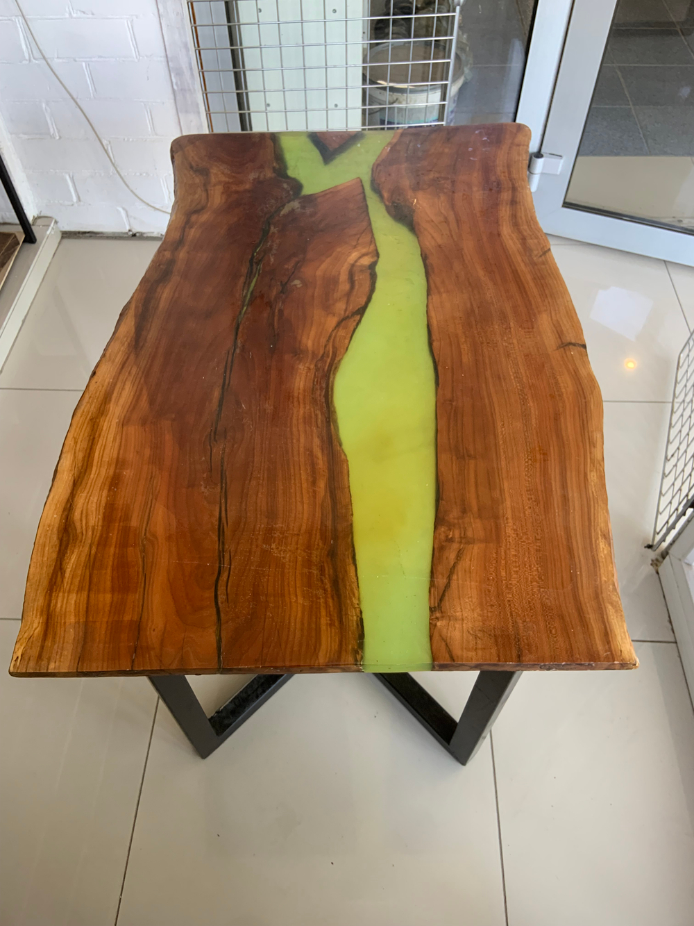 Стол ручной работы