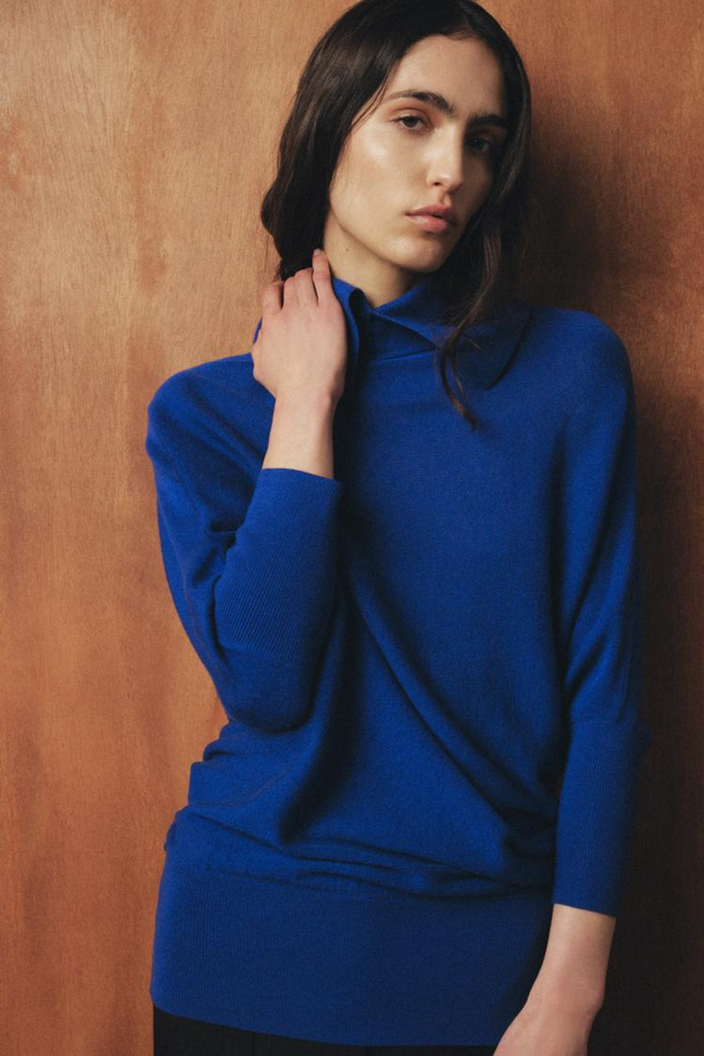 ZARA ДЛИННЫЙ СВИТЕР С РУКАВАМИ «ЛЕТУЧАЯ МЫШЬ», ЯРКО-СИНИЙ