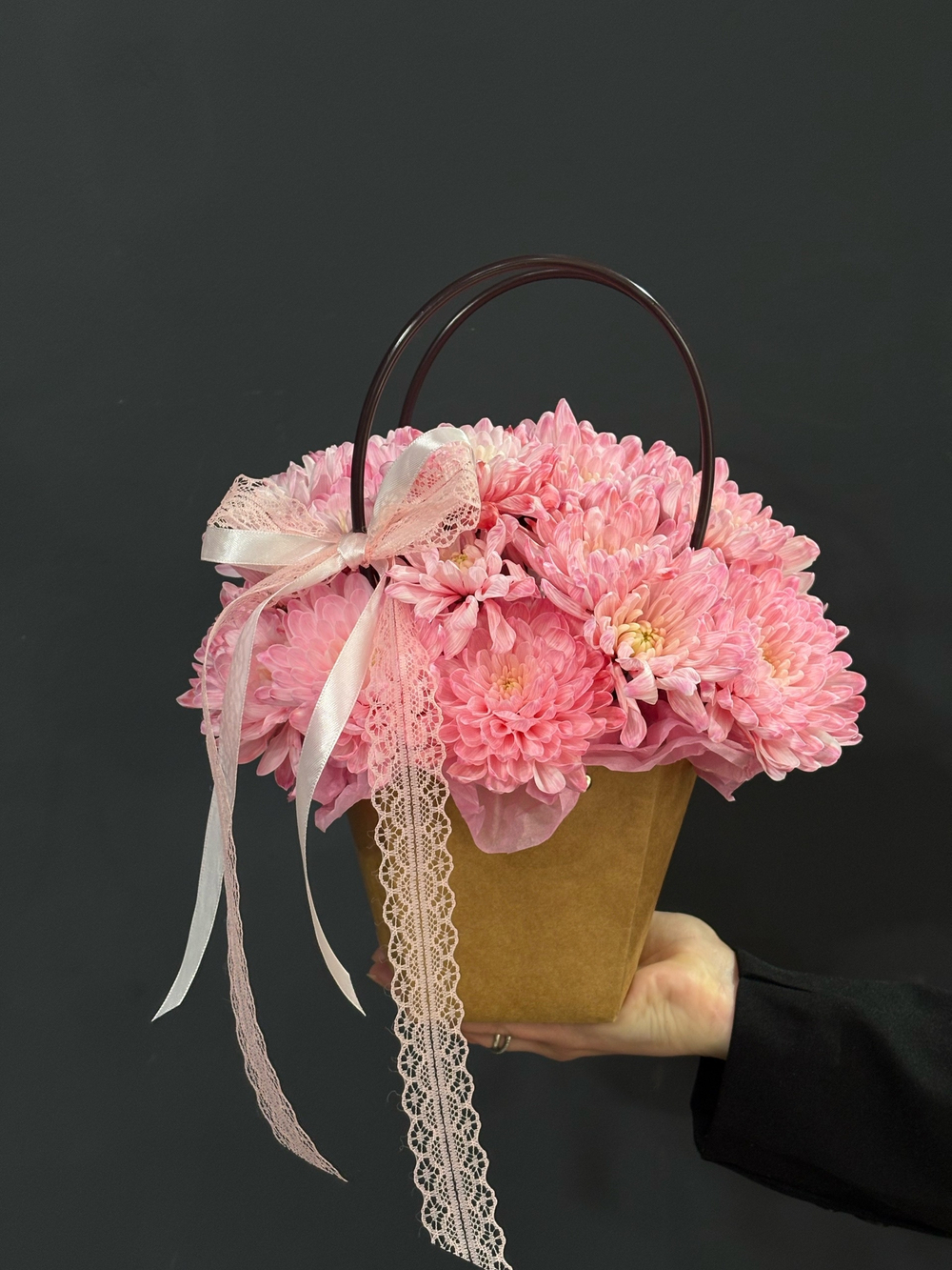 Сумочка с розовой кустовой хризантемой