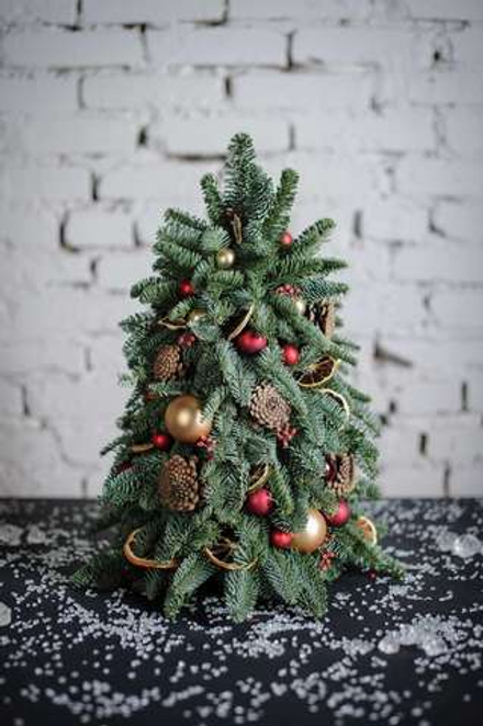 Новогодняя композиция Ёлочка в красно-золотом