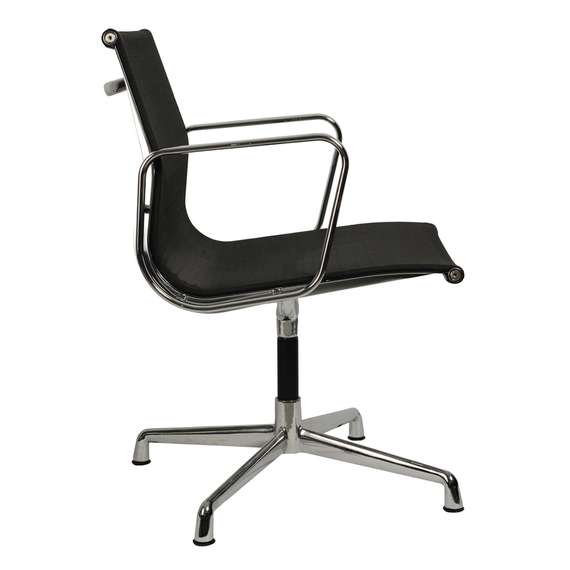 Офисное кресло Eames EA 108 черное