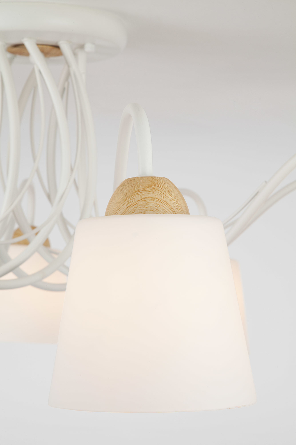 Потолочная люстра 70062/8 белый