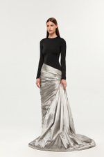 Платье макси из шёлка и бифлекса с боковым шлейфом