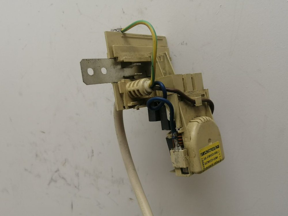EWS105215A кт95 Сетевой фильтр для стиральной машины Electrolux 508028601 б/у