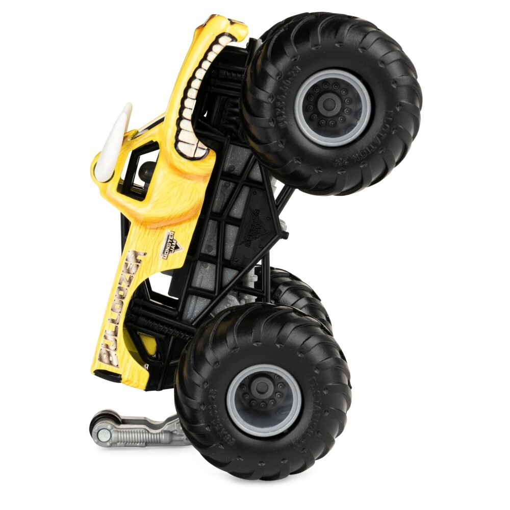 Spin Master Monster Jam — супервнедорожный грузовик Bulldozer в масштабе 1:64 + перекладина на колесиках 20130581 / артикул   58701 6044941 20130581  / GTIN 778988553480