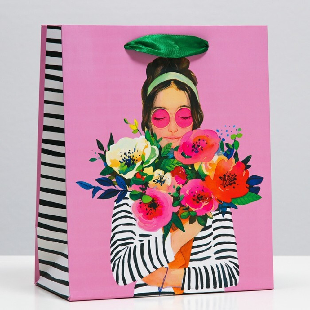 Пакет подарочный "Девушки с цветами", 18 х 22,3 х 10 см