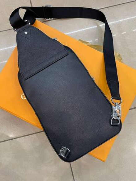 Сумка-мессенджер Louis Vuitton