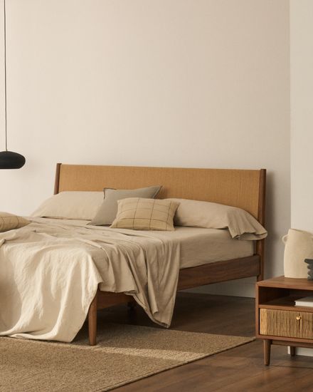 Кровать Elan из шпона и массива ореха со шнуром 160 x 200