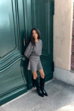 ZARA МЯГКОЕ ПЛАТЬЕ С ПОЯСОМ, СЕРЫЙ МЕЛАНЖ