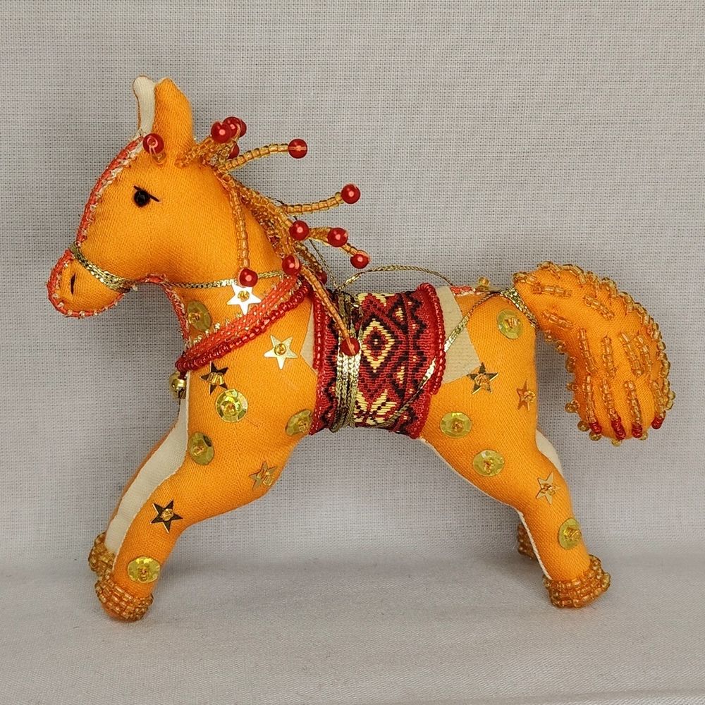 Бисерная ёлочная игрушка Лошадка