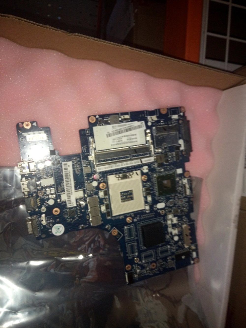 Материнская плата для ноутбука Lenovo Z500 W8 UMA WO/BL (90001767), оригинал