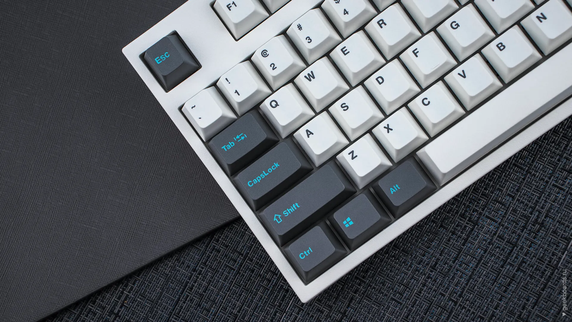 Leopold FC900R BT White/Gray — купить на сайте профессиональных клавиатур  Geekboards