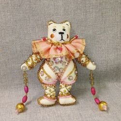 Бисерная ёлочная игрушка Медведь с воротником