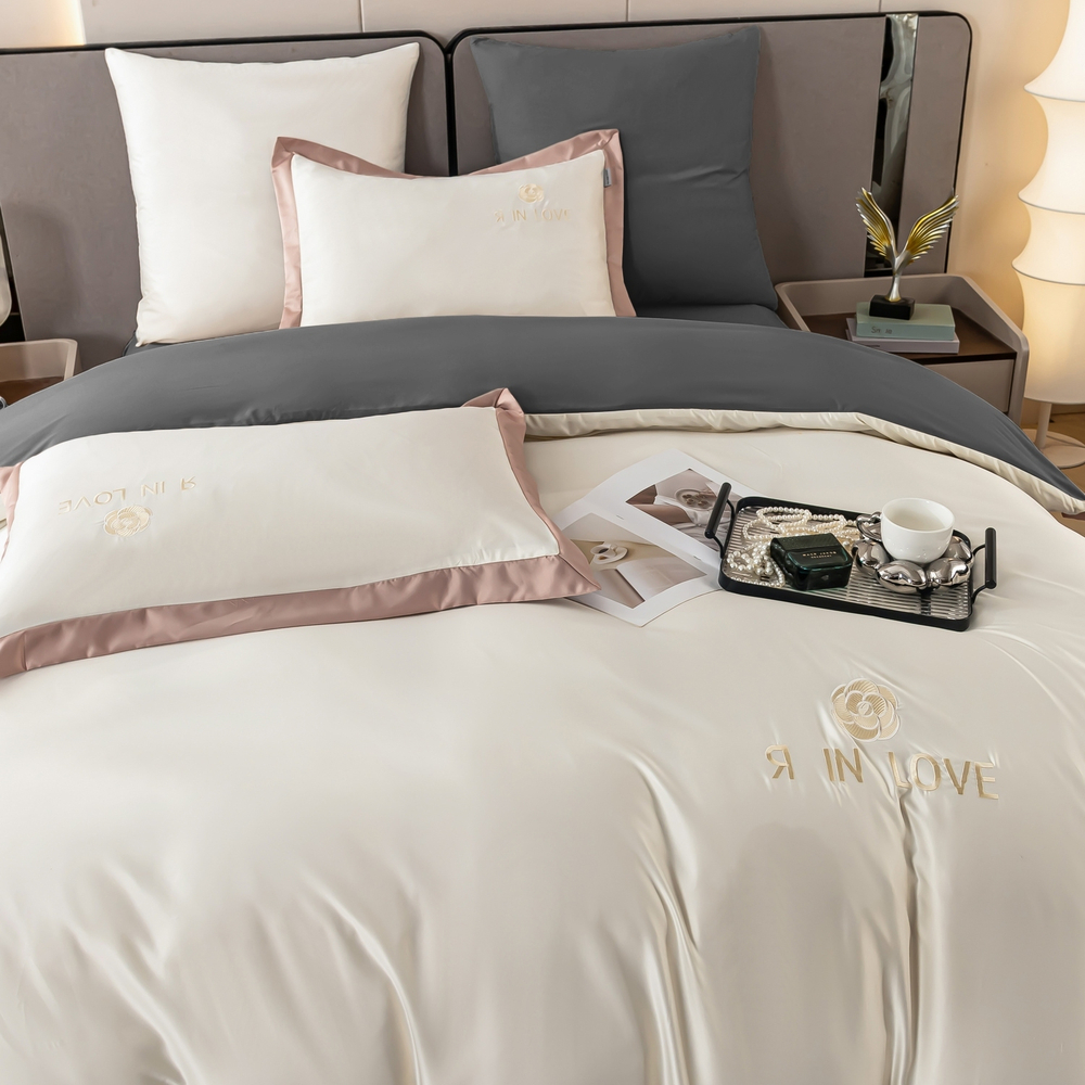Комплект постельного белья Сатин-Шелк Я IN LOVE на резинке LVR006