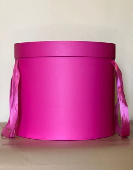 Шляпная коробка эконом вариант 40х30см см Цвет:Фуксия. Розница 1300 рублей .