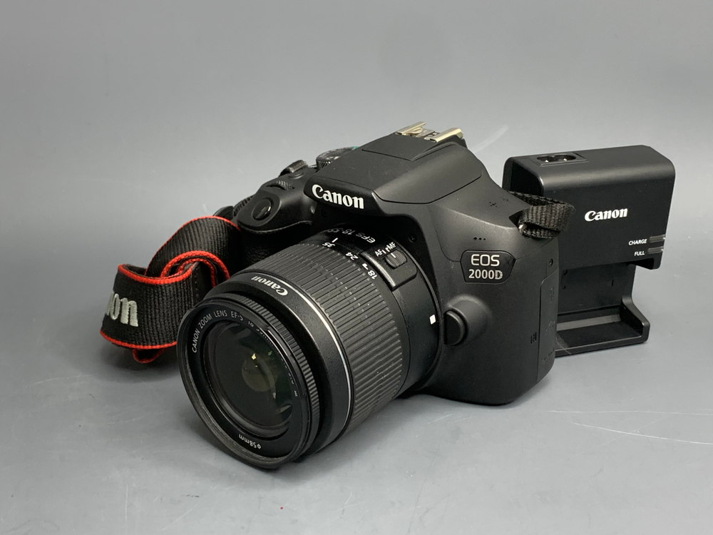 Canon EOS 2000D Kit 18-55mm 3.5-5.6 III 400 кадров