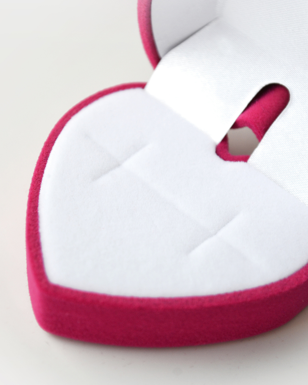 Подарочная коробочка-сердечко для ювелирного изделия