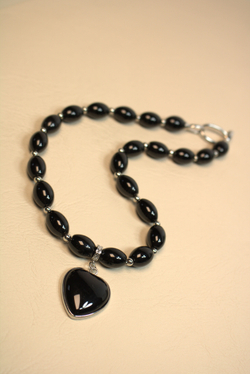 Колье из натурального черного агата "Черное сердце"