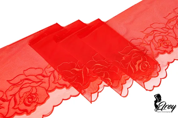 05-153 Вышивка на неэл. сетке двухслойная 18 см, Розы, красный (левая)