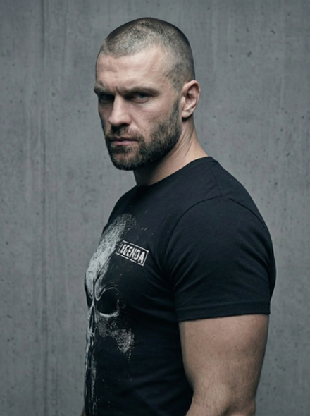 Футболка хлопковая LEGENDA Череп Каратель черный