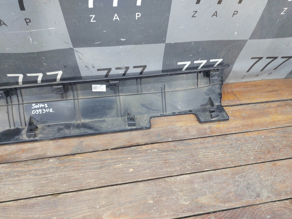 Накладка порога правого Kia Seltos 19-нв Б/У Оригинал 87752Q5000