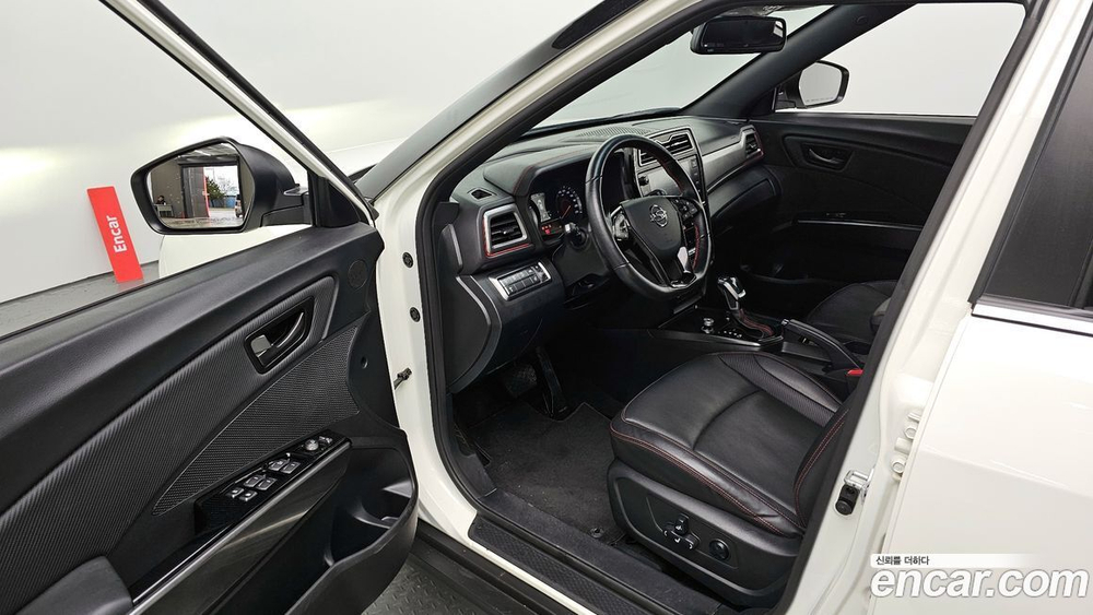 KG Mobility (Ssangyong) Very New Tivoli Бензин 1.5 2WD (11.2020)