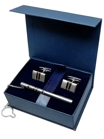 Ювелирный комплект в футляре: зажим для галстука, запонки
