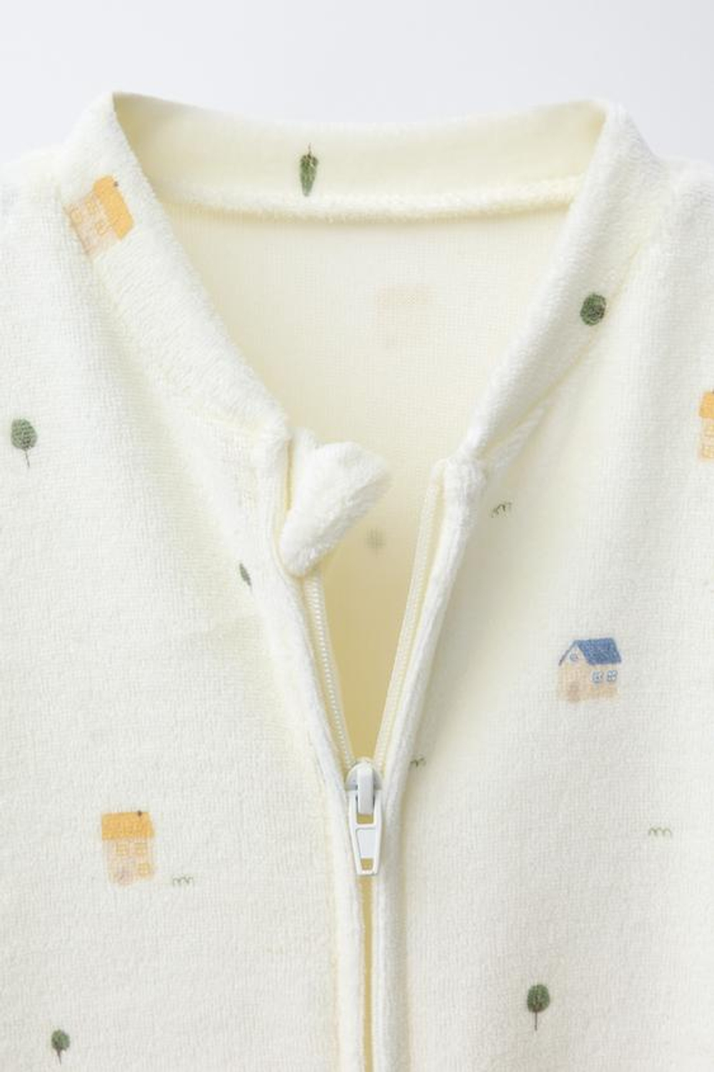 ZARA КОМБИНЕЗОН ИЗ ВЕЛЮРА С ПРИНТОМ «ДОМИКИ», ЭКРЮ