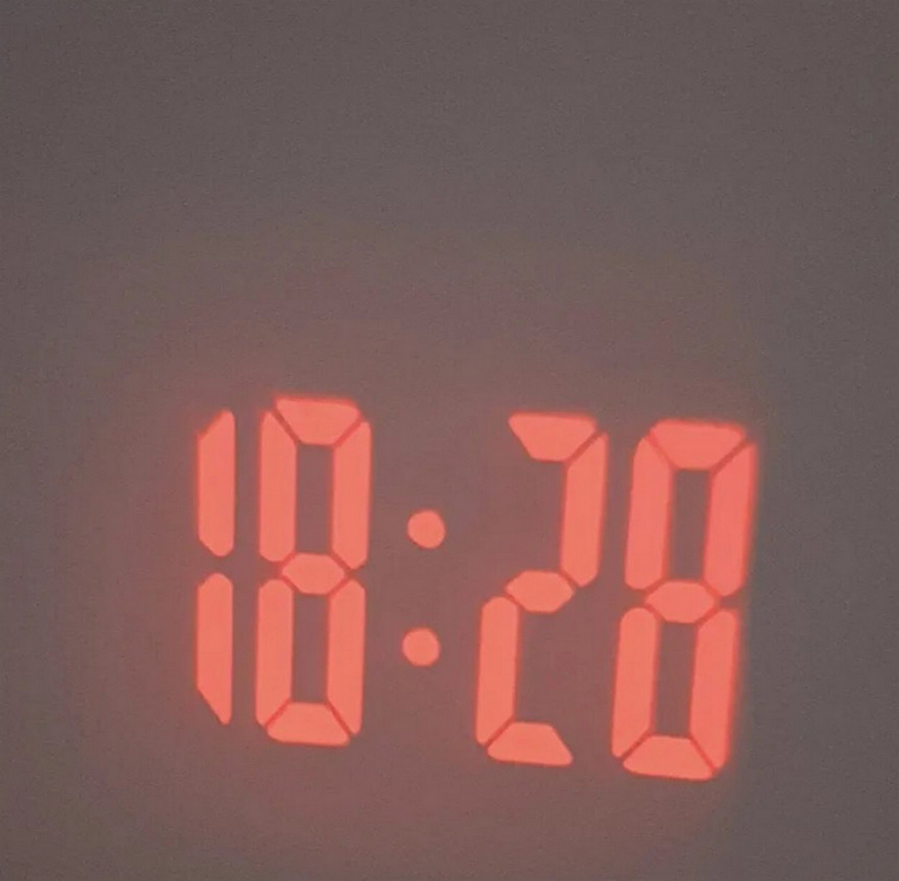 Часы зеркальные с проекцией VST-896 черный корпус