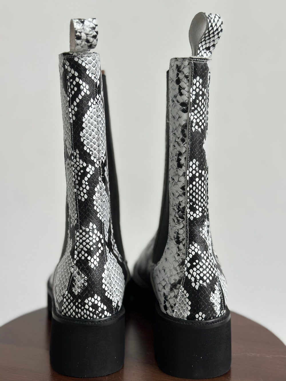Челси с фигурным мысом LINDA SNAKE PRINT