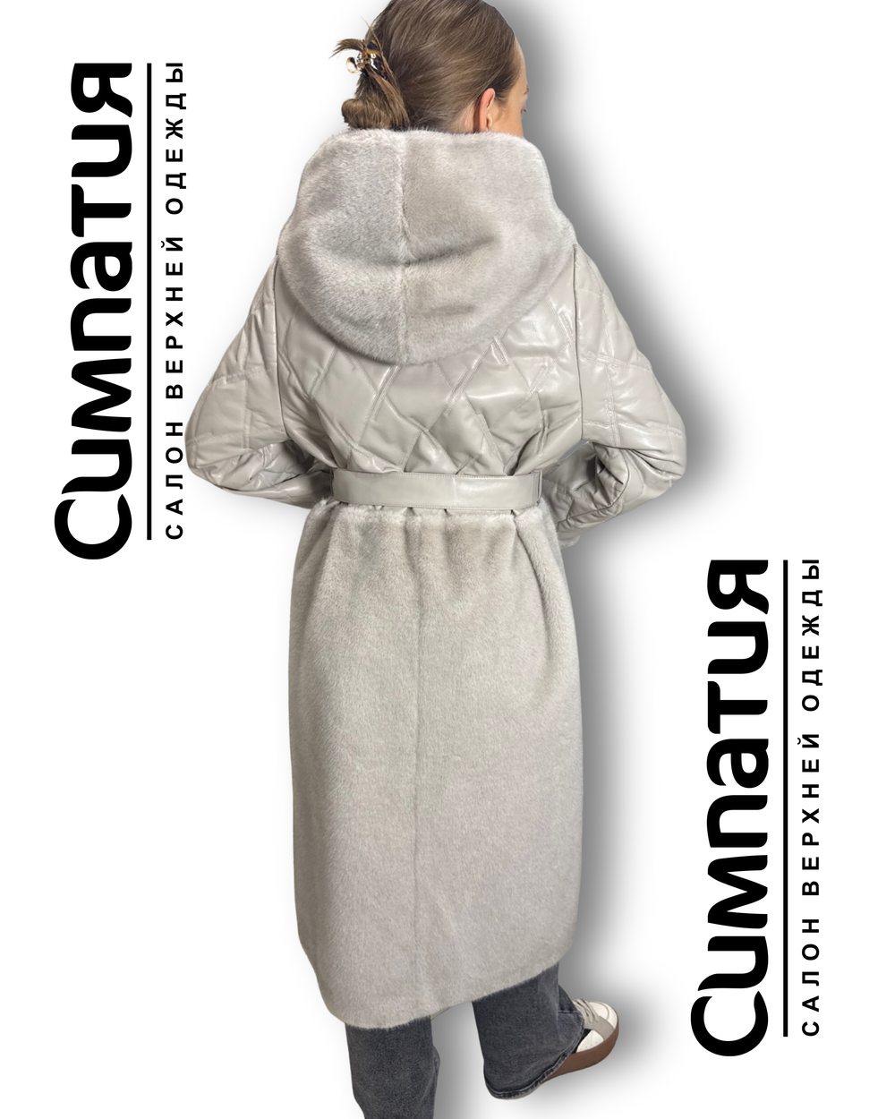 Стильное пальто в серебристом цвете с декоративными деталями