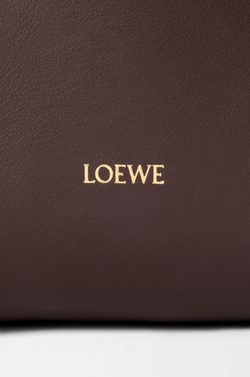 Loewe Сумка Hammock Flip из классической телячьей кожи, темно-каштановый