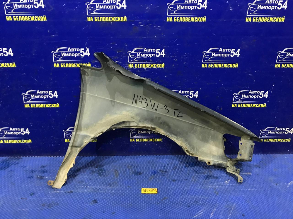 Крыло переднее левое MITSUBISHI CHARIOT 1994