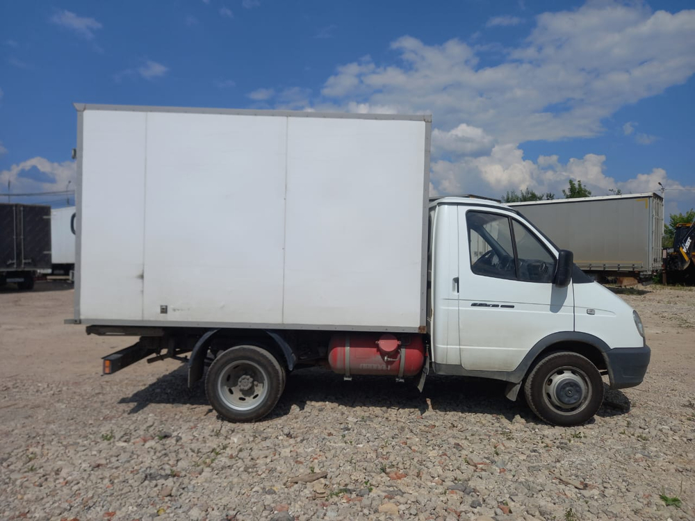 GAZ GAZELLE BUSINESS Промтоварный 172451 (Бензин/Газ, 2,7 л, 107 л.с.)