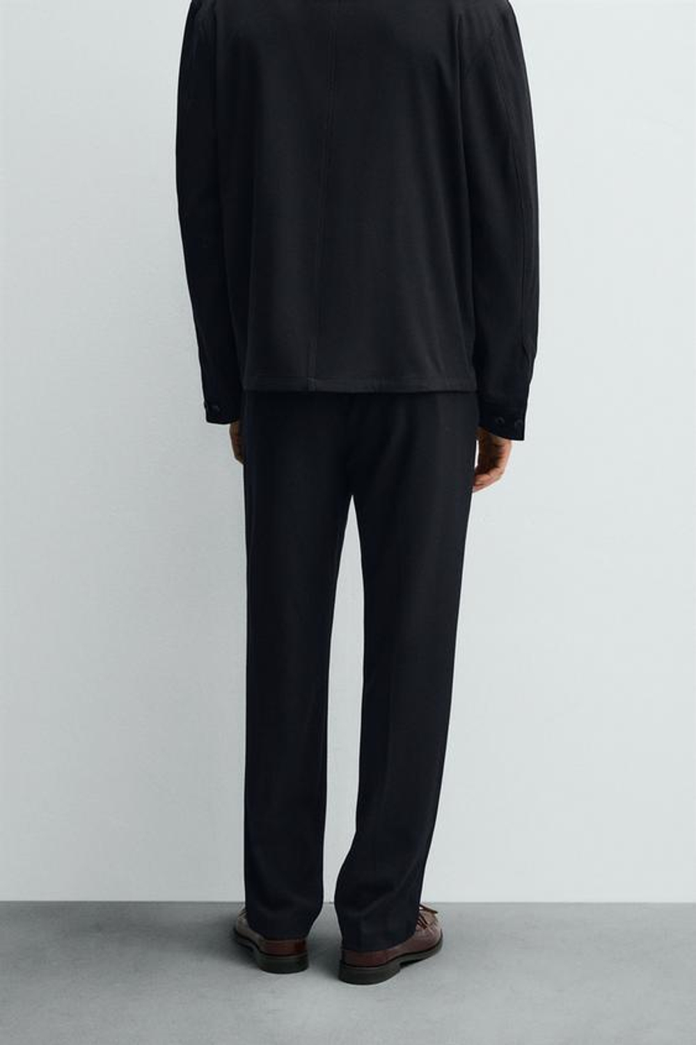 ZARA БРЮКИ REGULAR FIT СО СКЛАДКАМИ, МОРСКОЙ СИНИЙ