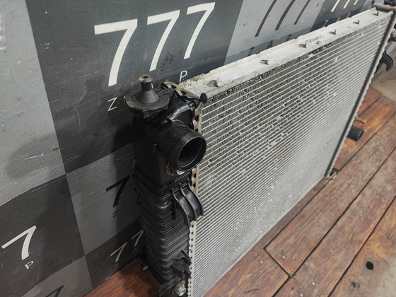 Радиатор двигателя Mercedes W164 X164 W251 Б/У Оригинал A2515000303