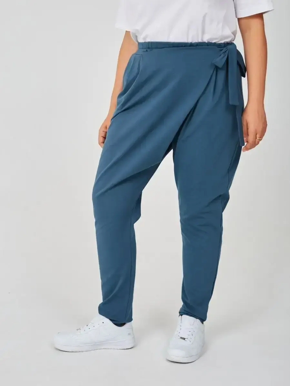 Штаны оверсайз на завязках с запахом большие размеры изумрудный